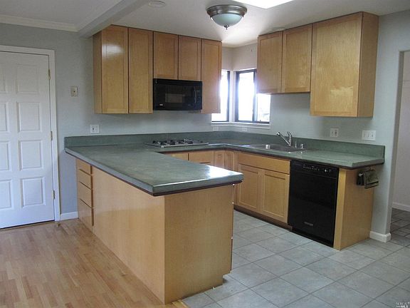 3rd image of 1717 Clairmont Ct