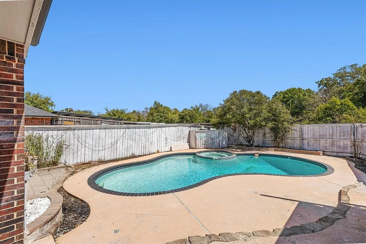 5 bed, 3.0 bath, 2884 sqft, $3,200 — Photo 4
