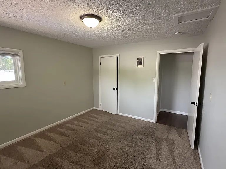 210 SE Court St — Photo 6