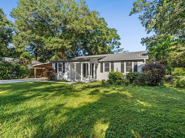315 Azalea Cir W — Photo 24