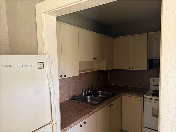 4th image of 3035 NW 55th St