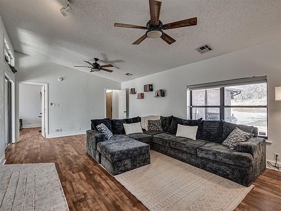3rd image of 20836 SE 149th St