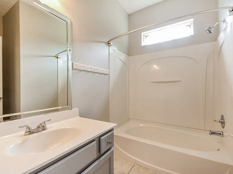 128 Louann Ln — Photo 16