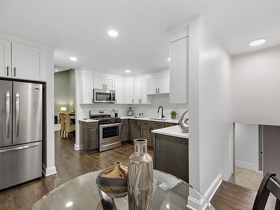 5th image of 1S140 Myrtle Ave
