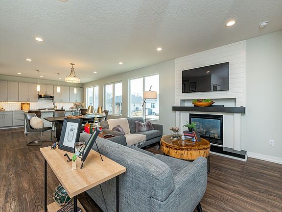 4th image of 4921 Walker Cir
