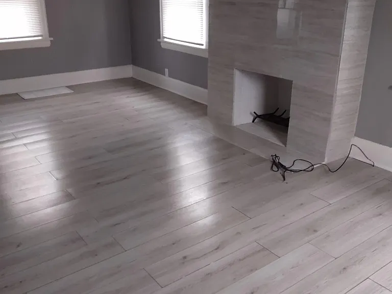 573 Grace Ave — Photo 3