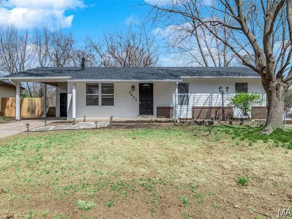 2425 Lindsay Ln, Florissant, MO 63031