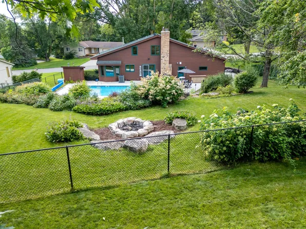 1428 Valleyview Rd, Chaska, MN 55318