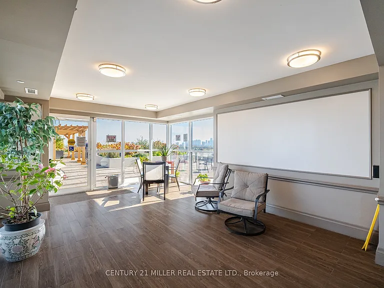 35 Saranac Blvd #Penthouse 08 — Photo 28