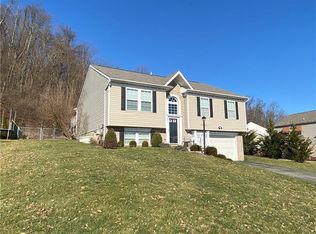 402 Crossbow Dr, New Stanton, PA 15672