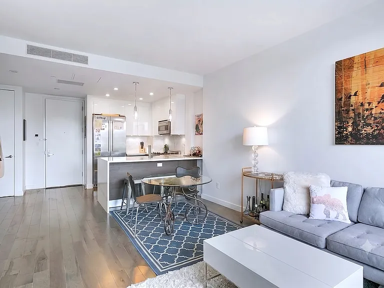 1135 45th Ave #4A — Photo 2