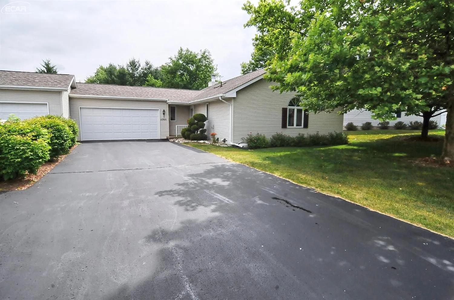 11705 Hawthorne Glen Dr photo 1