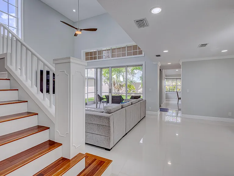 17 Selby Ln — Photo 32