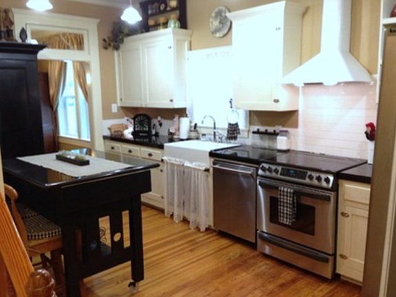 3rd image of 608 W San Antonio St