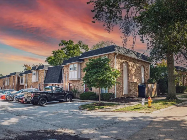 1104 Rue La Chelle Walk #1104, Saint Louis, MO 63141