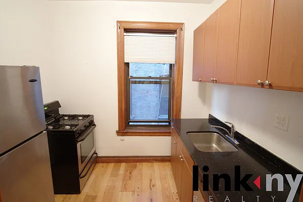 Rented by Link NY Realty | media 2