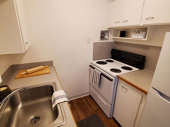 3rd image of 801 E Harrison St APT 103