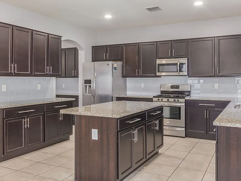 17186 W Lisbon Ln — Photo 8