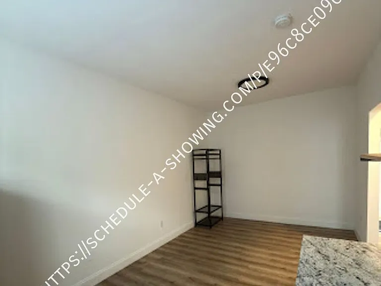 911 E 23rd Ave #9 — Photo 5
