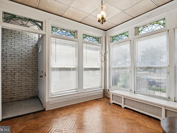 3rd image of 4117 Roosevelt Blvd