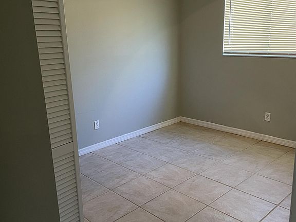 2nd image of 521 SW 26th St #1
