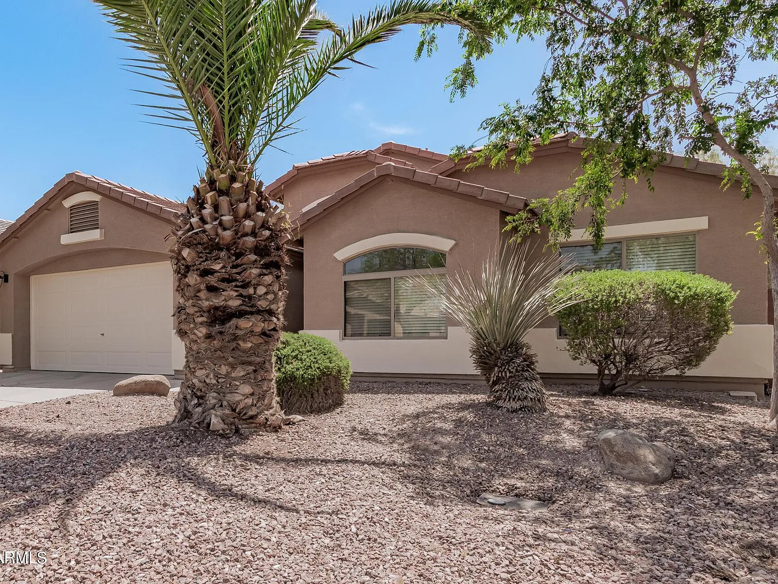 3 bed, 2.0 bath, 1910 sqft, $1,999 — Photo 3
