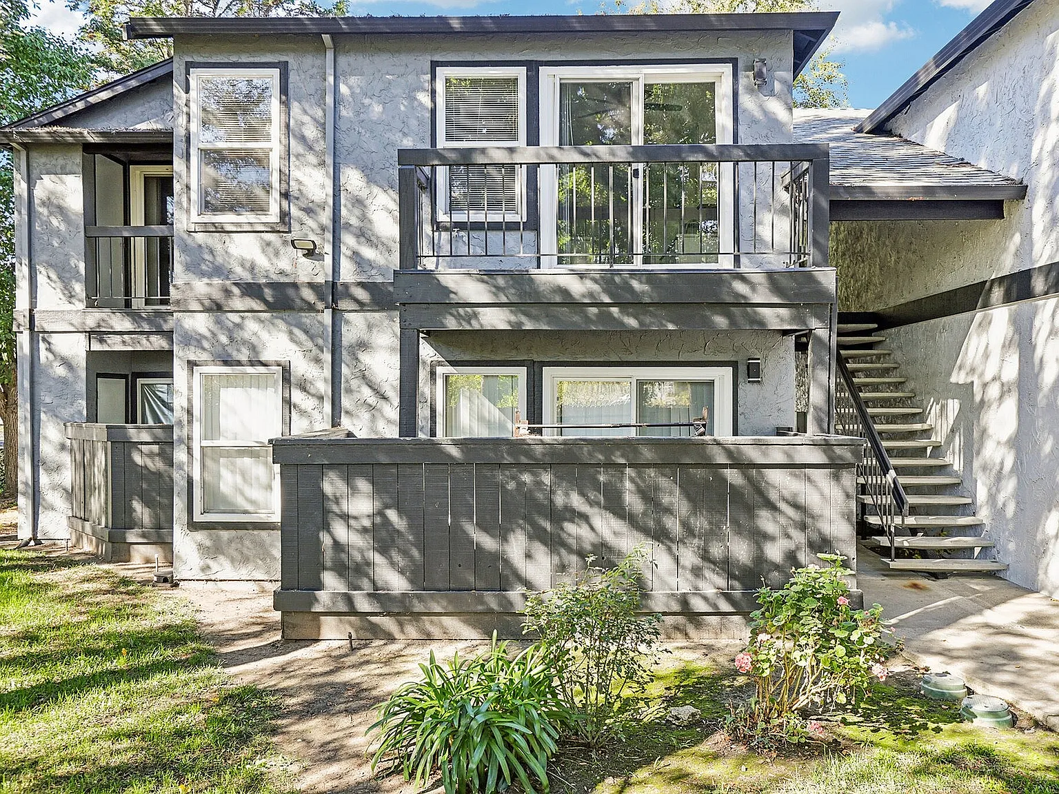 The Cottages at Vine Hill Creek — Photo 2