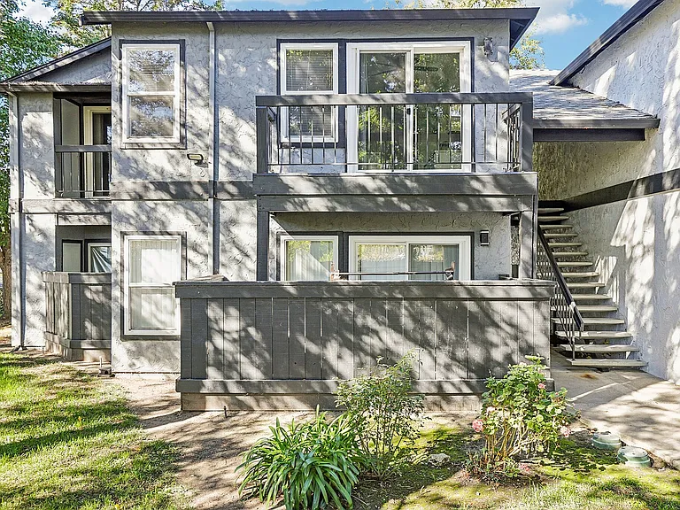 34-web-or-mls-50 Arthur Rd 210-S0411-002