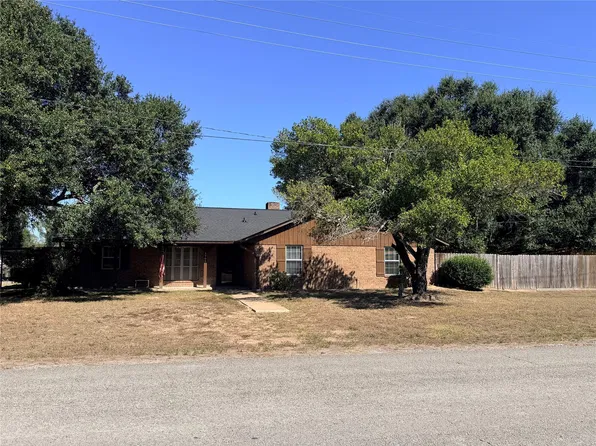 1705 Edgewood St, Liberty, TX 77575