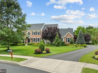 594 Oakmont Dr W, Telford, PA 18969