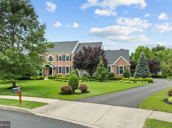 594 Oakmont Dr W, Telford, PA 18969