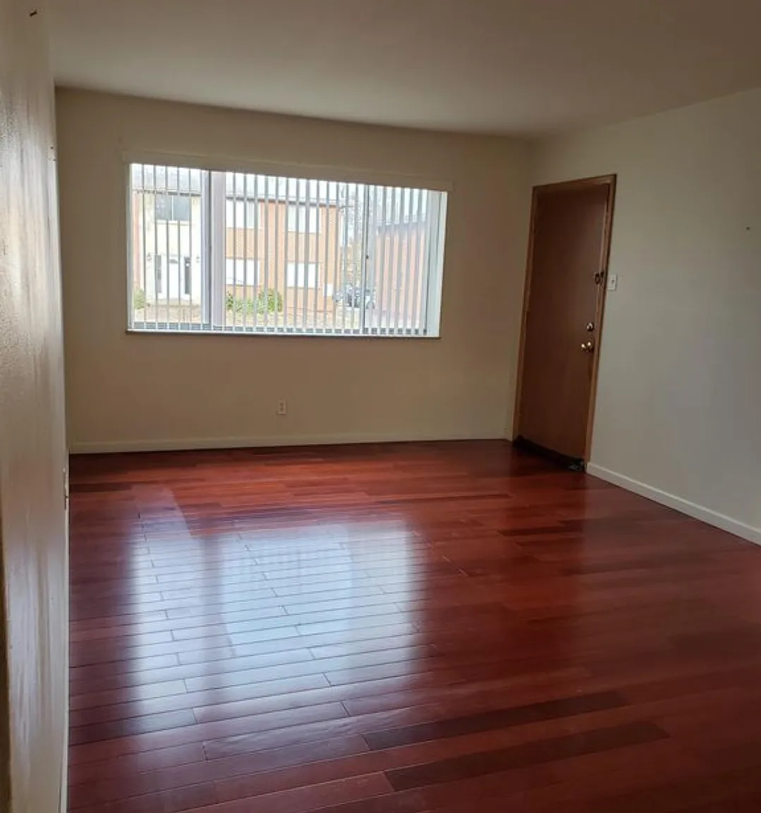 790 Thompson Dr — Photo 1