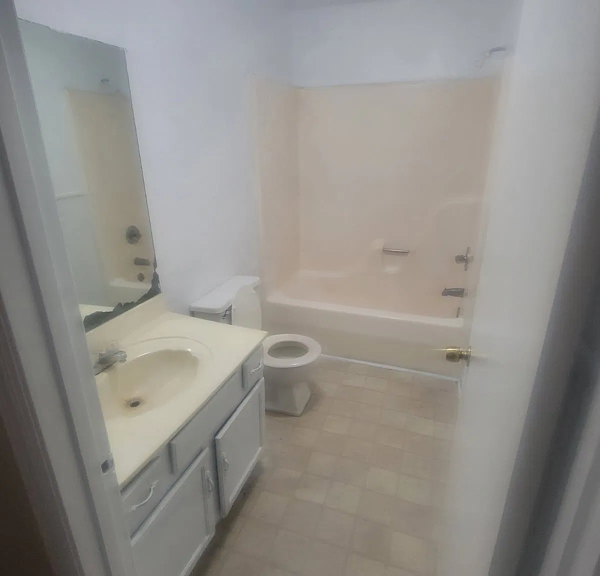 3 bed, 1.5 bath, 1100 sqft, $1,200 — Photo 3