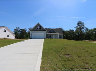 11 Sandalwood Dr, Spring Lake, NC 28390