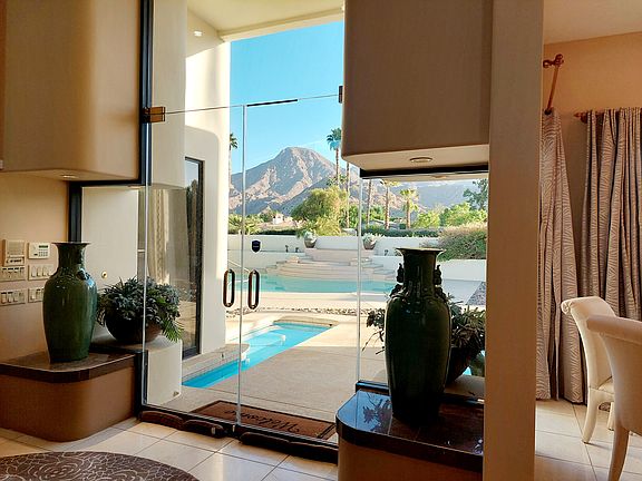 Double entry way to foyer