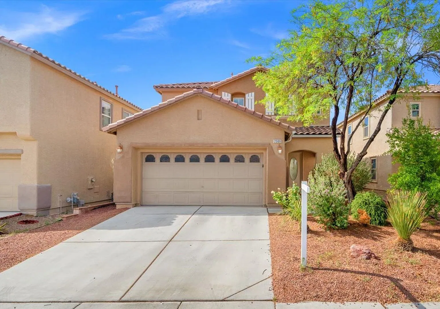 3 Bd, 3 Bth Oasis with Updated Paint in Prime Location — Photo 1