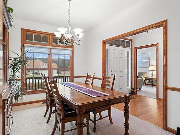 4th image of 563 Green Valley Dr