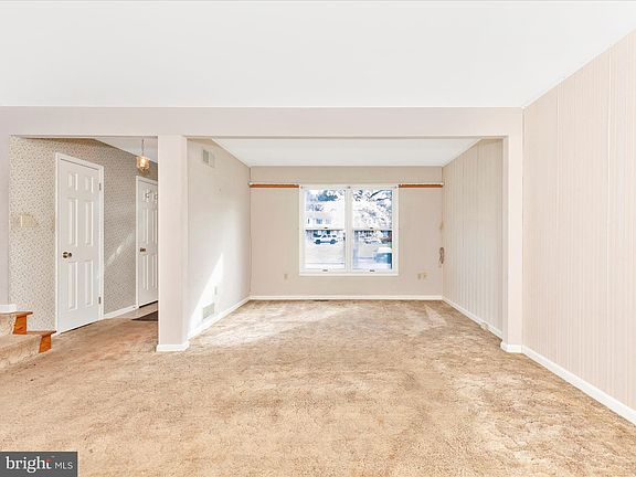 5th image of 113 E Hammaker St