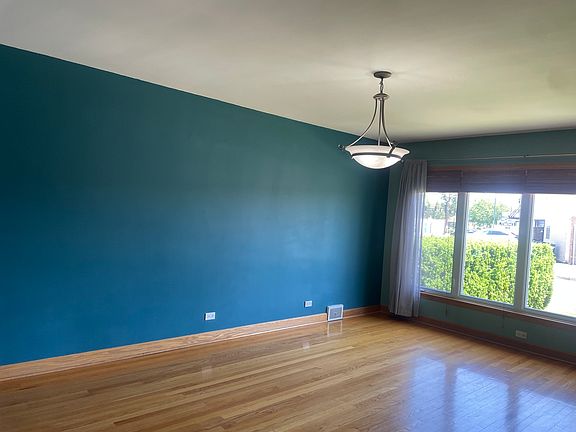 4th image of 7542 N Oconto Ave