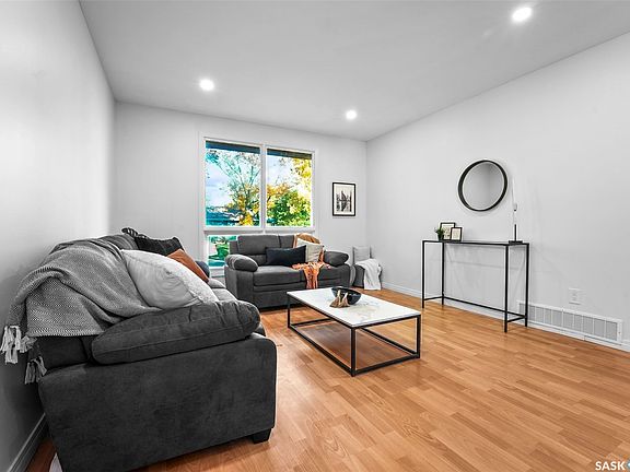 3rd image of 90 Turner Crescent