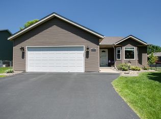 7624 19th St N, Oakdale, MN 55128