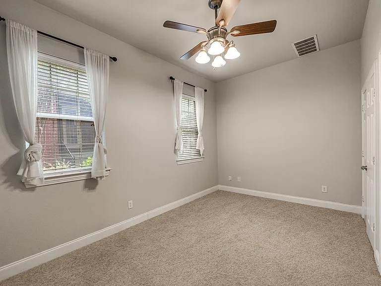 5836 La Vista Dr — Photo 7