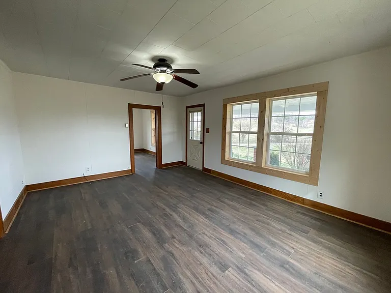 555 Hopewell Rd — Photo 5