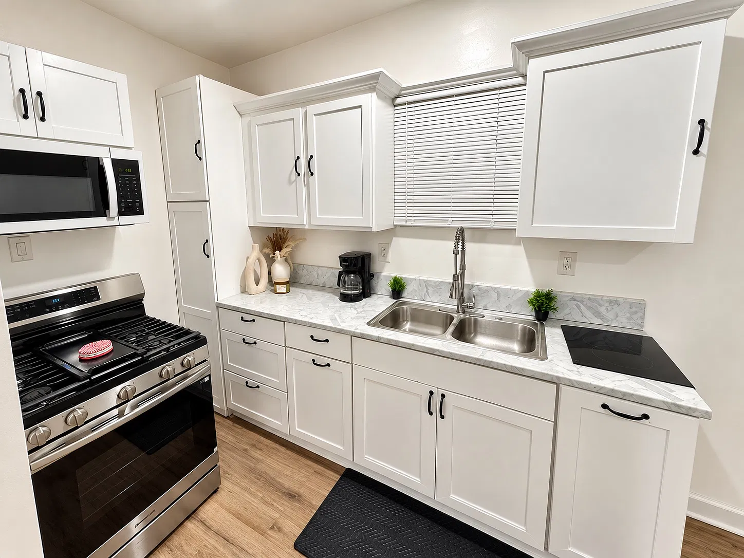 4 bed, 1438 sqft, $1,498 — Photo 2