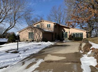 740 Canterbury Cir, Hartland, WI 53029