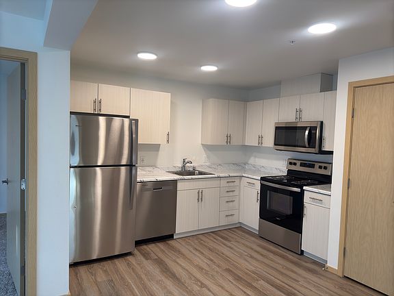 3rd image of 625O W Meeker St #433