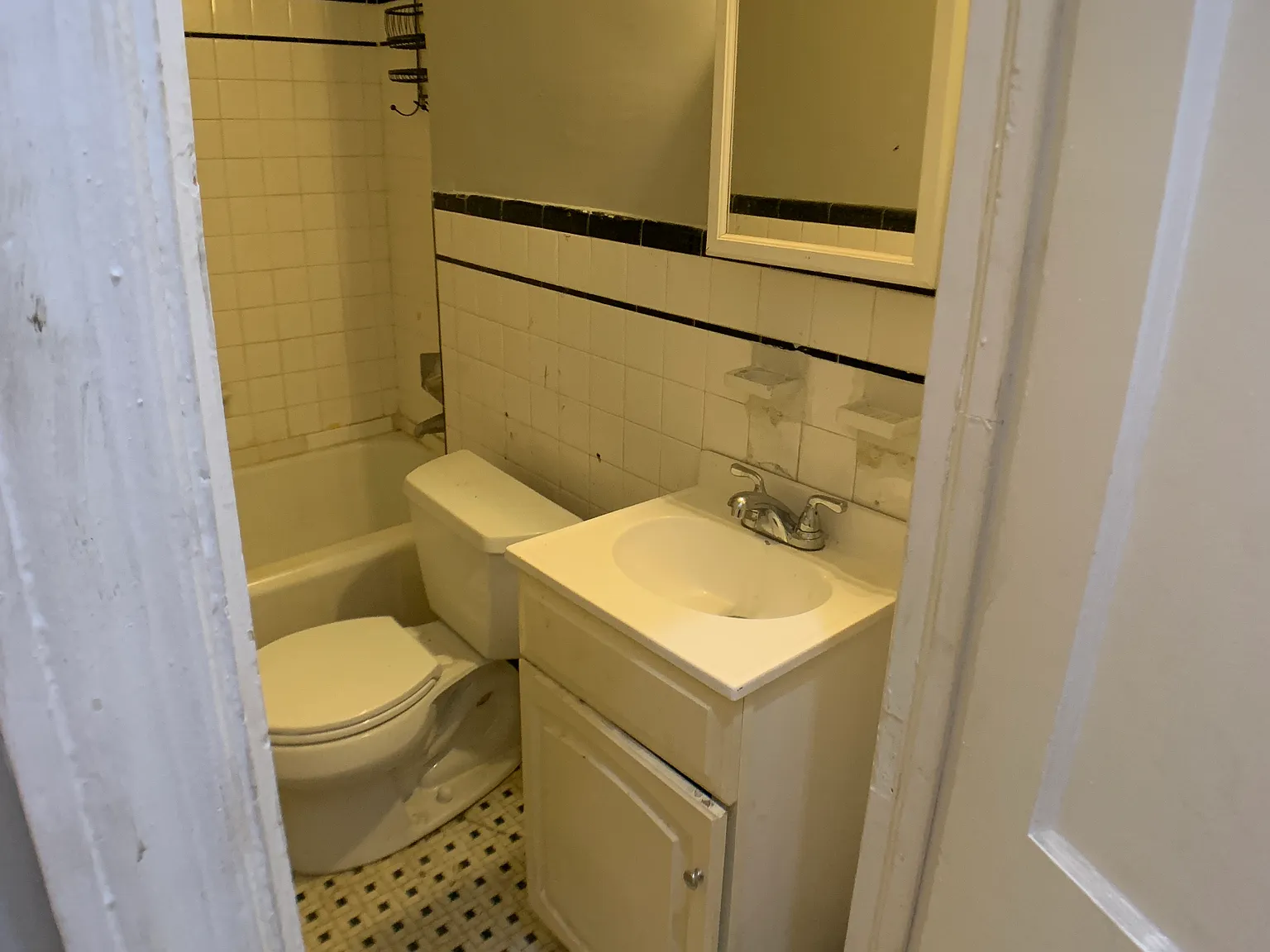 1 bed, 400 sqft, $1,050 — Photo 4