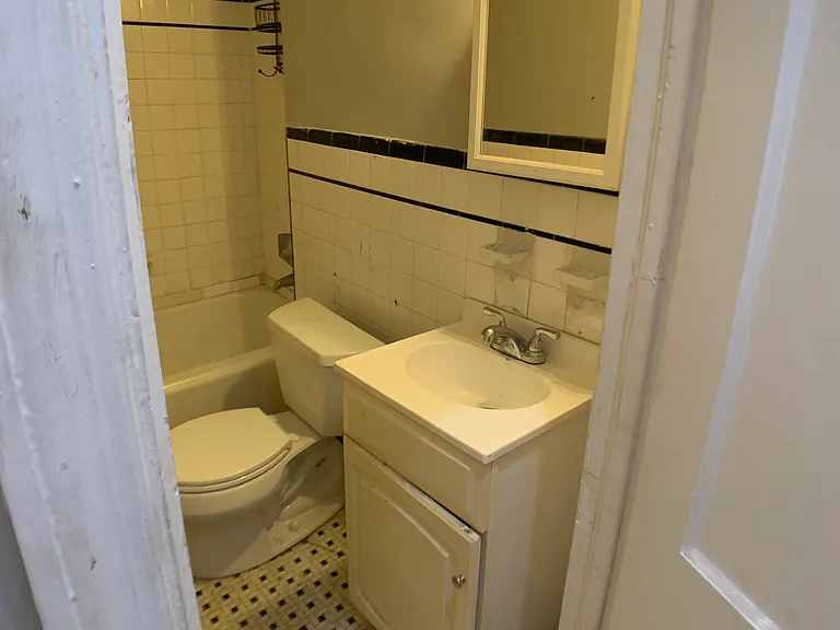 405 S 40th St #1F — Photo 4