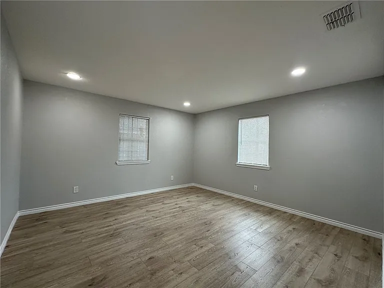 1202 Main Dr — Photo 16
