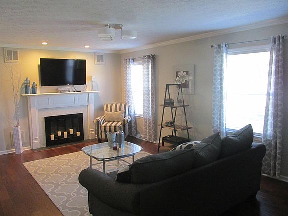 3rd image of 3483 Lansdowne Dr